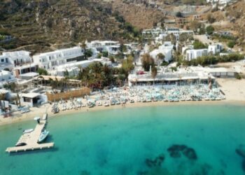 Μύκονος – Kορονοϊος: Λουκέτο σε Nammos και Σκορπιό λόγω κρουσμάτων