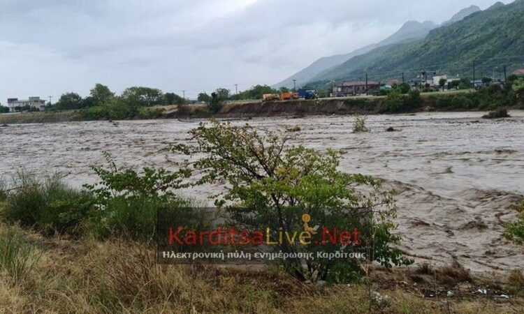 Καρδίτσα – Ιανός: Διασώθηκε η τριμελής οικογένεια στους Σοφάδες