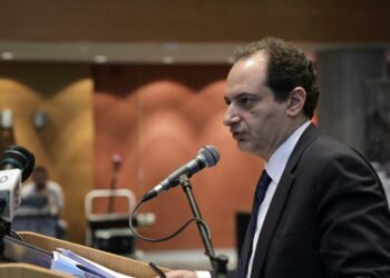 Καταγγελία Σπίρτζη για τρομοκράτηση μαθητών από την ΕΛ. ΑΣ.