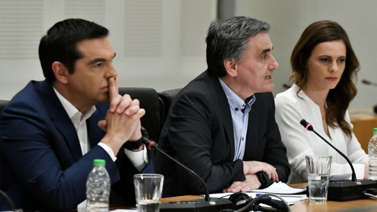 Μέσω Άλβιν Τόφλερ το «μασάζ» στον Τσακαλώτο