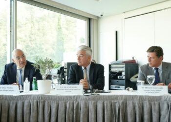 Συνάντηση Δένδια και Βαρβιτσιώτη με τους πρέσβεις των κρατών-μελών της ΕΕ