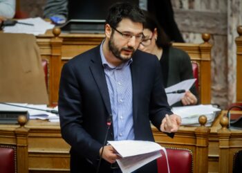 Ηλιόπουλος: Η κυβέρνηση κατάφερε να συσπειρώσει εναντίον της την εκπαιδευτική κοινότητα