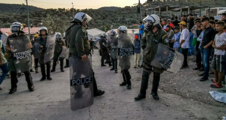 Αστυνομική ενίσχυση στη Λέσβο με αποστολή διμοιριών ΜΑΤ από την Αθήνα