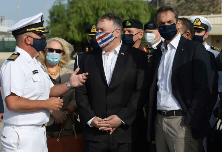 Στη βάση της Σούδας Κυριάκος Μητσοτάκης και Μάικ Πομπέο
