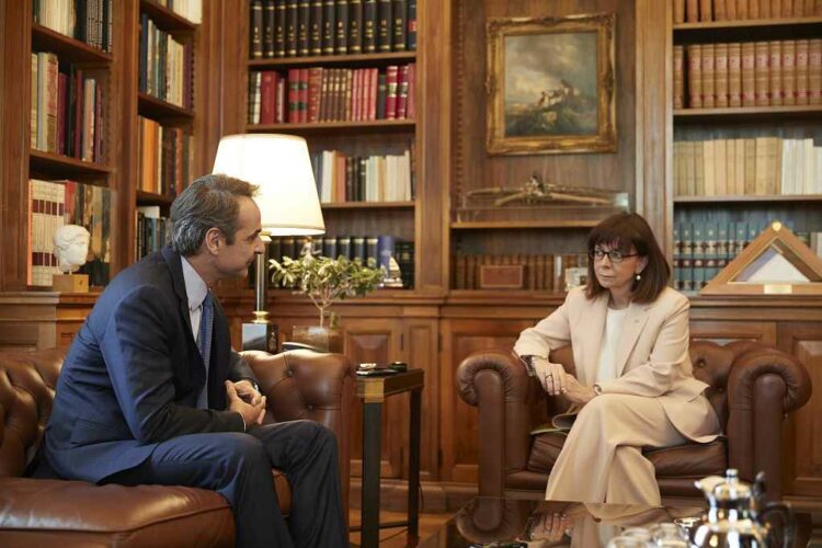 Ενημερώνει την Πρόεδρο της Δημοκρατίας αύριο ο K. Μητσοτάκης
