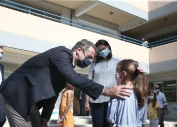 Επίσκεψη Μητσοτάκη σε σχολείο: Φέτος εκτός από γράμματα θα μάθουμε να είμαστε όλοι υπεύθυνοι πολίτες