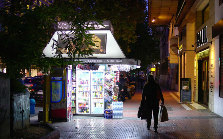 Κορονοϊός: Κλειστά 12-5 το πρωί περίπτερα, μίνι μάρκετ, κάβες σε Αττική και επιβαρυμένες περιοχές