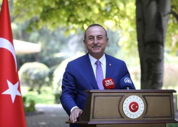 Τσαβούσογλου: Η Ε.Ε. να μείνει αμερόληπτη στη διαμάχη με την Ελλάδα