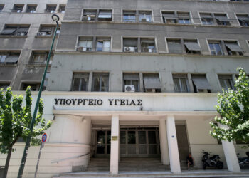 Υπ. Υγείας: Εμείς ανοίγουμε ΜΕΘ, ο ΣΥΡΙΖΑ κάνει αντιπολίτευση πάνω στην πανδημία