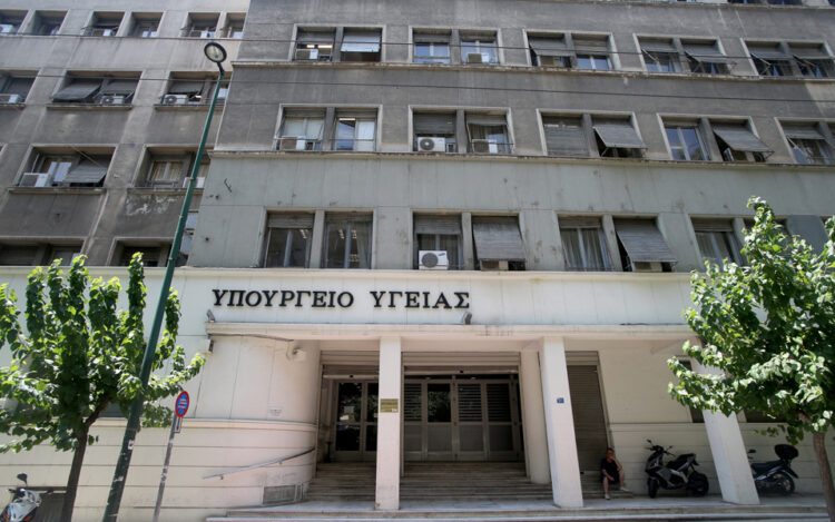 Υπ. Υγείας: Εμείς ανοίγουμε ΜΕΘ, ο ΣΥΡΙΖΑ κάνει αντιπολίτευση πάνω στην πανδημία