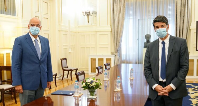 Συνάντηση του Ν. Δένδια με τον Γάλλο πρέσβη για τις εξελίξεις στην Ανατολική Μεσόγειο