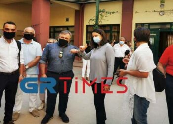 Κεραμέως από τη Θεσσαλονίκη: Οι ειδικοί είναι σαφέστατοι πως η μάσκα είναι ασφαλής