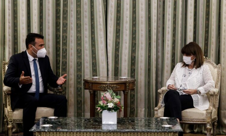 Συνάντηση Σακελλαροπούλου – Ζάεφ: Σε νέα εποχή οι σχέσεις Ελλάδας – Βόρειας Μακεδονίας