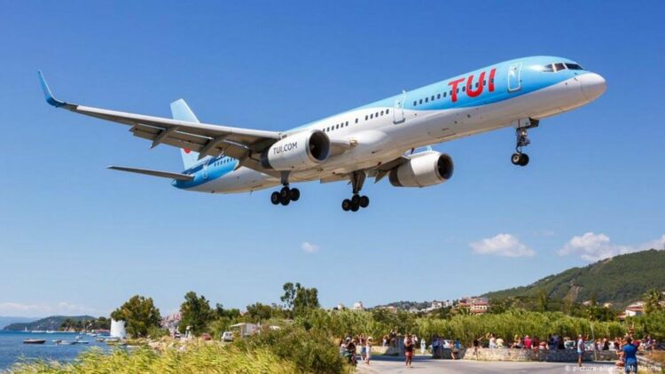 Ταξιδιωτικές εταιρίες ακυρώνουν τουριστικά πακέτα σε ελληνικά νησιά