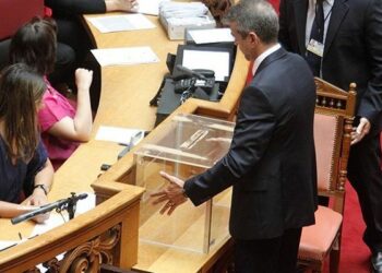 Κορονοϊός: Με κινητά και τάμπλετ οι ονομαστικές ψηφοφορίες στη Βουλή