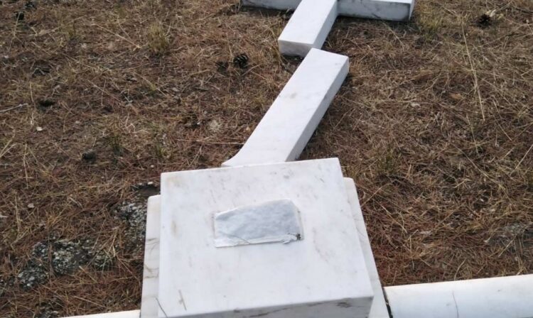 Τατόι: Βανδάλισαν τον τάφο του Παύλου και της Φρειδερίκης