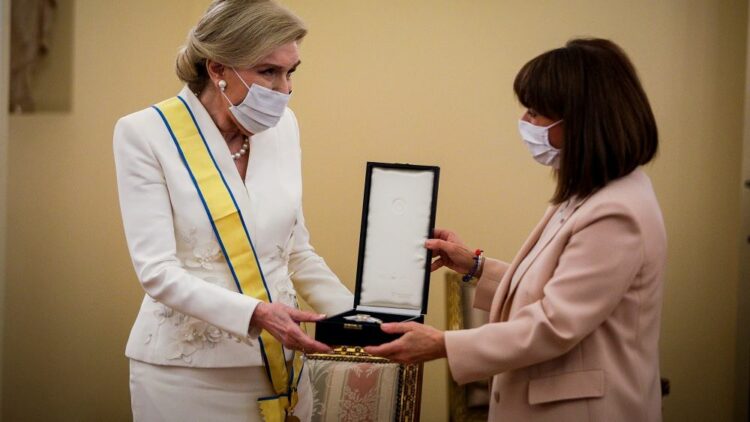 H ΠτΔ βράβευσε με το Παράσημο του Μεγαλόσταυρου του Τάγματος της Ευποιίας τη Μ. Βαρδινογιάννη