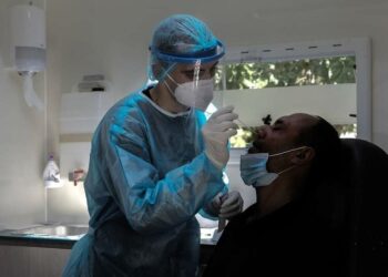 Καλλιθέα: 11 νέα κρούσματα κορονοϊού στην πλατεία Δαβάκη