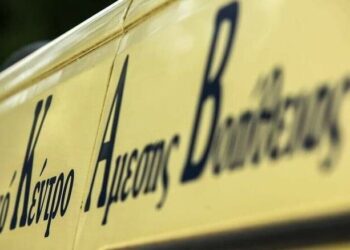 Ξυλόκαστρο: Νεκρή ανασύρθηκε η γυναίκα που έπεσε με το αυτοκίνητό στη  θάλασσα