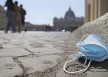 Ρώμη: Υποχρεωτική η χρήση μάσκας σε όλους τους ανοικτούς χώρους