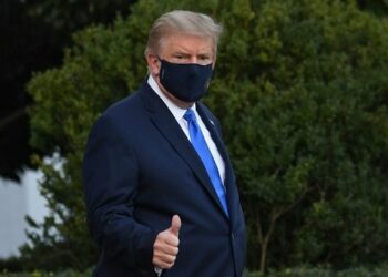 Τραμπ: Βγαίνω από το νοσοκομείο σήμερα το απόγευμα – «Μην φοβάστε την Covid»