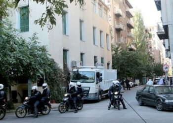 Kατάληψης στα Εξάρχεια: Τι βρήκαν οι αστυνομικοί στο κτίριο