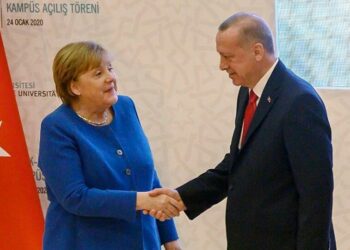 Ερντογάν σε Μέρκελ: Η Ευρώπη δεν μπορεί να είναι όμηρος της Ελλάδας και της Κύπρου