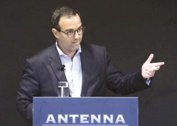 Τα πρώτα ψήγματα αντιπολίτευσης από τα ΜΜΕ