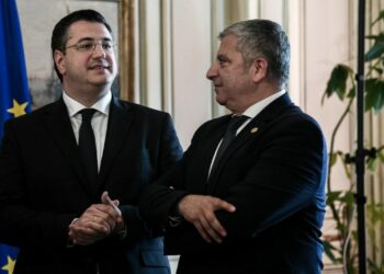 Ψάχνουν εξιλαστήρια θύματα από την κυβέρνηση για τα θύματα της πανδημίας