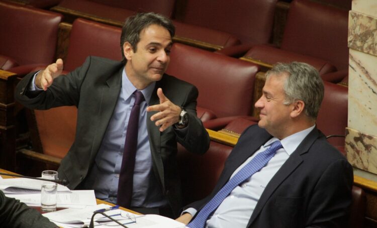 Ο Μ. Βορίδης Νο 3 της κυβέρνησης, πίσω από Κ. Μητσοτάκη και Γ. Γεραπετρίτη