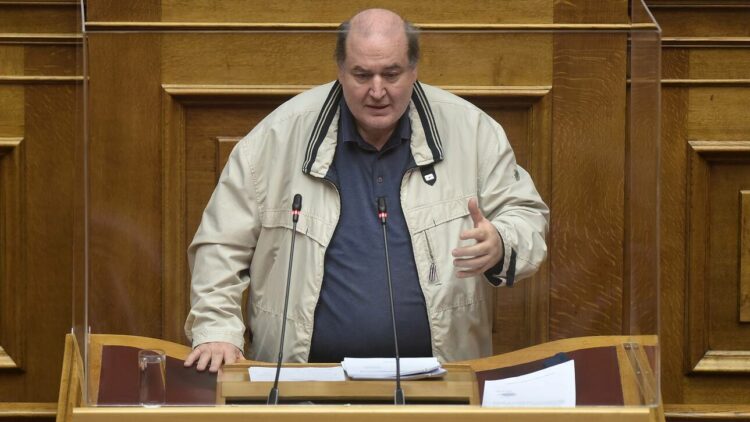 Νίκος Φίλης: «Λείπουν 3.000 πανεπιστημιακοί δάσκαλοι; Ας προσλάβουμε 1.030 ειδικούς φρουρούς»!