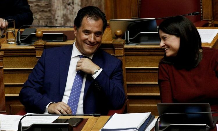 Στηρίζει Κεραμέως ο Άδωνις, με… Βολταίρο και lockdown παντού εκτός απ’ τη βουλή