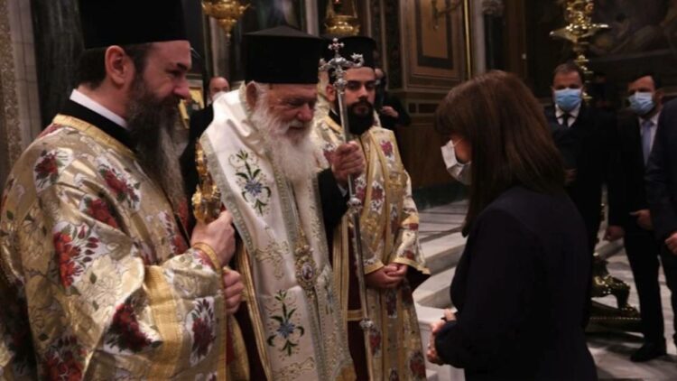 Το συνέδριο για τη γονιμότητα επιβεβαίωσε την… ακαταλληλότητα της Σακελλαροπούλου