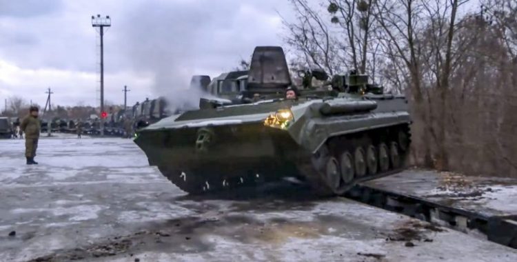 Η Ουκρανία μία ανάσα πριν τον πόλεμο, με τη Δύση ν’ απειλεί αλλά τον Πούτιν να μην κάνει πίσω