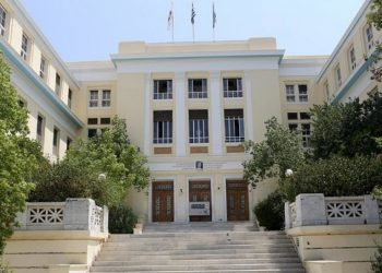 ΑΣΟΕΕ: Άγριος ξυλοδαρμός καθηγητή από κουκουλοφόρους μέσα σε αμφιθέατρο