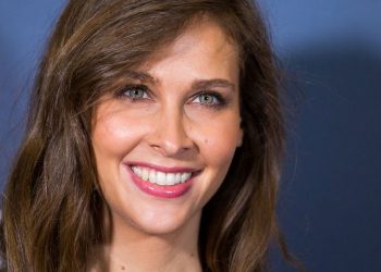 Γάλλοι Ισλαμιστές απειλούν να αποκεφαλίσουν τη δημοσιογράφο Οφελί Μενιέ