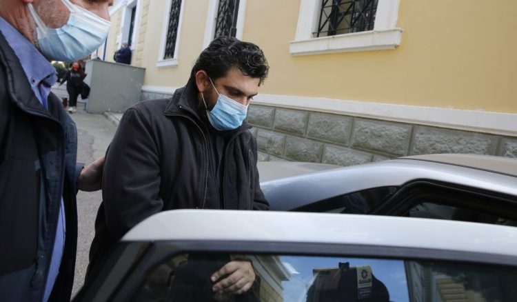 Απίστευτο θράσος του σάτυρου ιερέα: “Το κορίτσι έχει πρόβλημα, μου έστελνε σεξουαλικά μηνύματα”