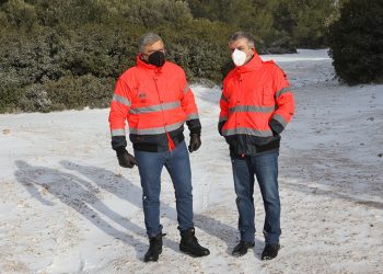Συνεχίζεται με εντατικούς ρυθμούς η συνδρομή των συνεργείων της Περιφέρειας σε Δήμους της Αττικής για τη διάνοιξη δρόμων και τον απεγκλωβισμό οχημάτων