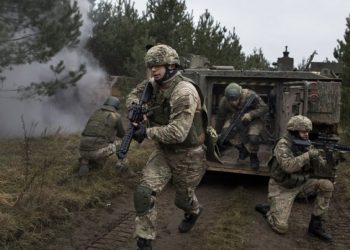 “Η Ρωσία δεν έχει αποφασίσει αν θα επιτεθεί στην Ουκρανία”, λένε οι γερμανικές μυστικές υπηρεσίες