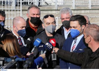 «Αποδέχομαι τη συγγνώμη, τους δίνω συλλυπητήρια που δεν έκαναν τον Άλκη φίλο τους» λέει ο πατέρας του Άλκη