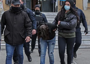 Όσα κατέθεσαν στους αστυνομικούς η “Μήδειά” της Κυψέλης και ο παιδοκτόνος εραστής της