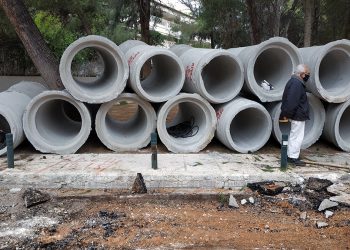 Με τέσσερα έργα και μια μελέτη συνολικού προϋπολογισμού 17.927.000 ευρώ, από ιδίους πόρους της, στηρίζει η Περιφέρεια Αττικής τον δήμο Βάρης – Βούλας – Βουλιαγμένης