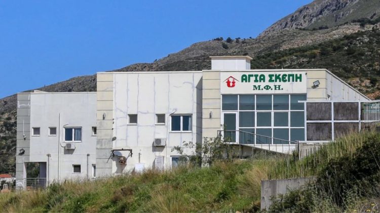 Γηροκομείο-κολαστήριο στα Χανιά: «Οι άνθρωποι έμπαιναν περπατώντας και έβγαιναν νεκροί», καταγγέλλει κόρη θύματος