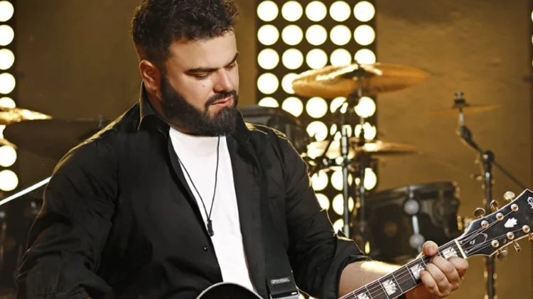 Σοκάρει η Αμαλία Τουράνη με τις καταγγελίες ότι ο πρώην σύζυγος της, Ηλίας Καμπακάκης, την έδειρε όταν ήταν έγκυος στην κόρη τους