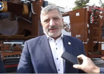 Απορριμματοφόρα στερεών αποβλήτων σε Μοσχάτο και Ταύρο