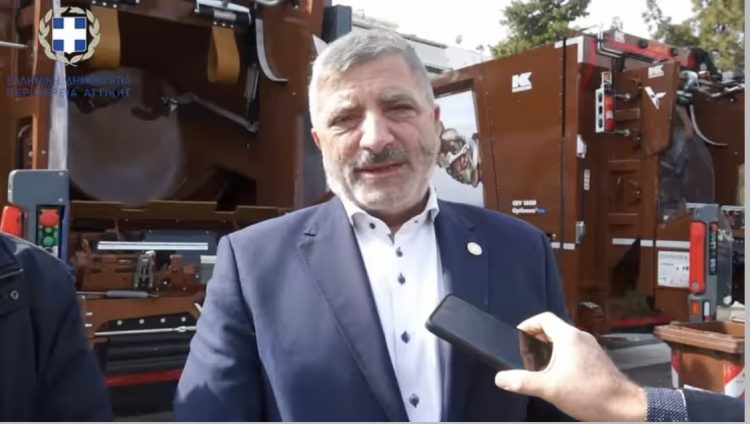 Απορριμματοφόρα στερεών αποβλήτων σε Μοσχάτο και Ταύρο