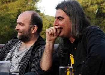 Μπάμπης Στόκας για τον ντράμερ: «Είμαστε με τα θύματα, όχι με τους θύτες, δεν θα απολογηθούμε για πρώην συνεργάτες»