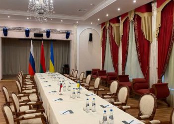 Ημέρα διαπραγματεύσεων: Σε αυτό το τραπέζι θα κάτσουν Ουκρανία και Ρωσία!