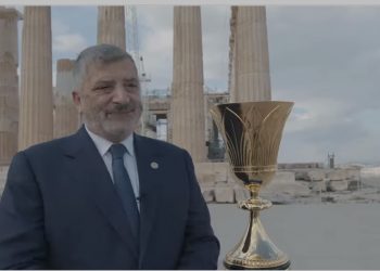 Στην Ακρόπολη σήκωσε ο Γιώργος Πατούλης το τρόπαιο του Παγκοσμίου Κυπέλλου Μπάσκετ