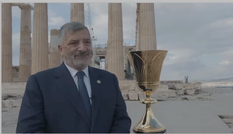 Στην Ακρόπολη σήκωσε ο Γιώργος Πατούλης το τρόπαιο του Παγκοσμίου Κυπέλλου Μπάσκετ